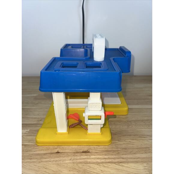 Vintage 1986 Fisher Price Little People Little Mini Mart W/Box. Missing 1 Piece - Picture 6 of 11